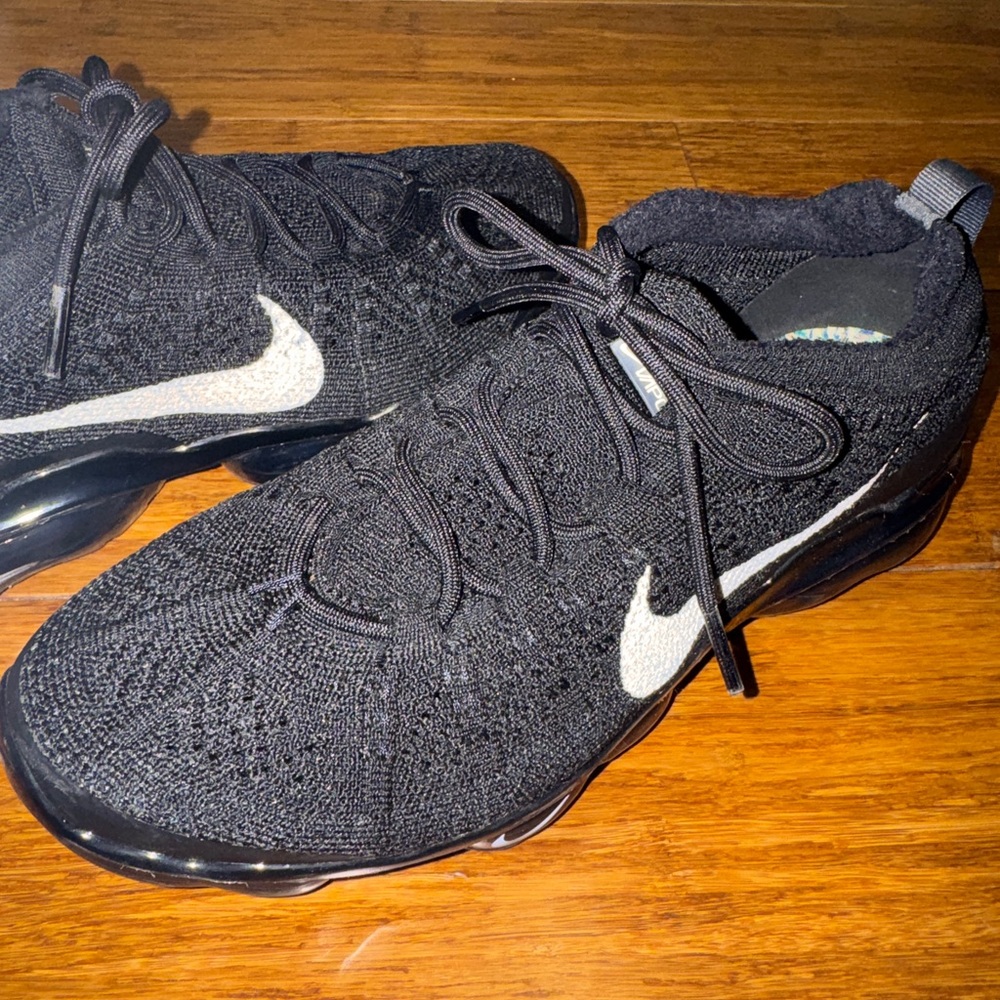 Nike Women’s Black VaporMax FlyKnit Sneakers